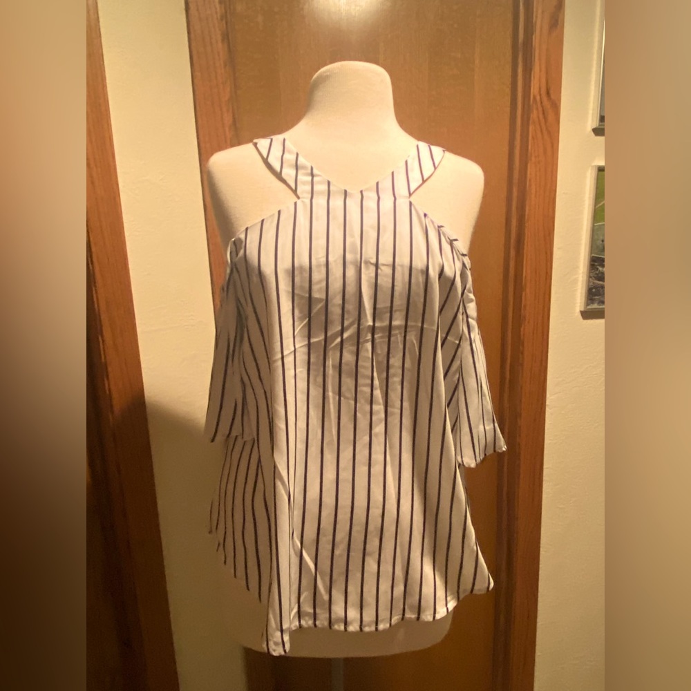 XOXO cut out shoulder short sleeve top